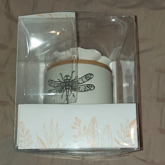 Simplicity White Floral Diffuser - Picture 7 of 8